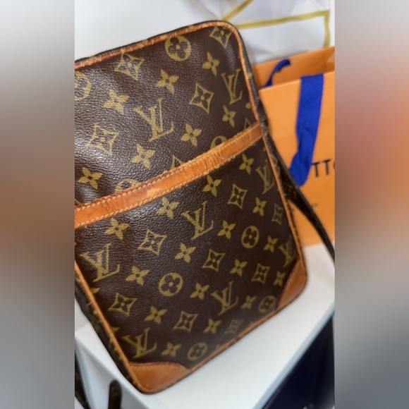 Louis Vuitton Danube - Picture 2 of 14